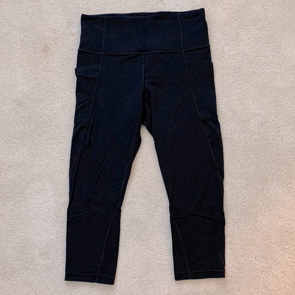 Athleta cropped black leggings with side pockets